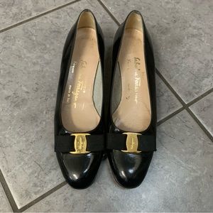 Salvatore Ferragamo Vintage Vara Bow Black Heel Pumps Made in Italy Size 9AA
